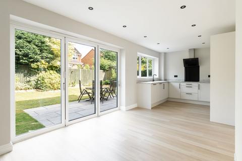 13 Gale Close, Lutterworth, LE17 4LL