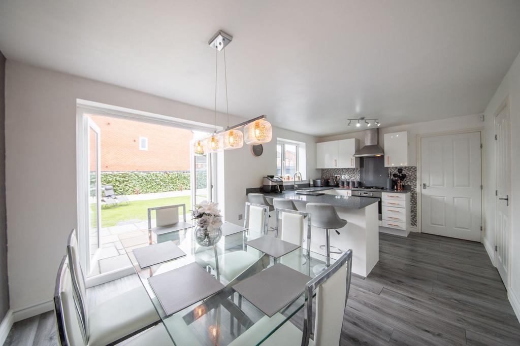 Kitchen / Dining Room