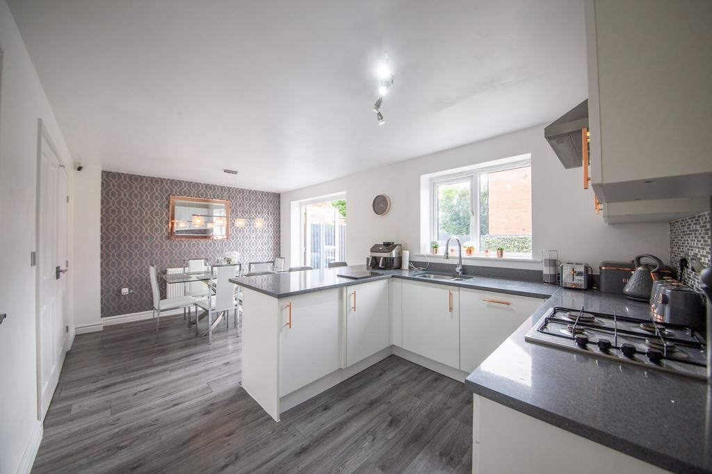 Kitchen / Dining Room