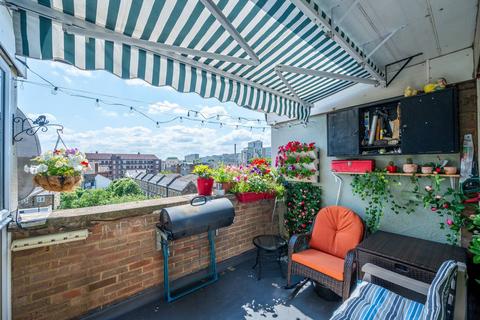 3 bedroom maisonette for sale, Beckway Stret, Elephant and Castle, London, SE17