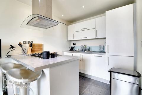 1 bedroom flat for sale, Ivory Court, South Woodford