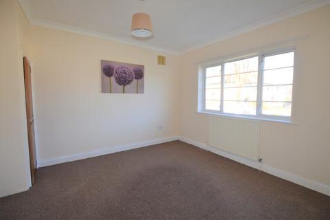 2 bedroom apartment to rent, Sandringham Drive, Moortown