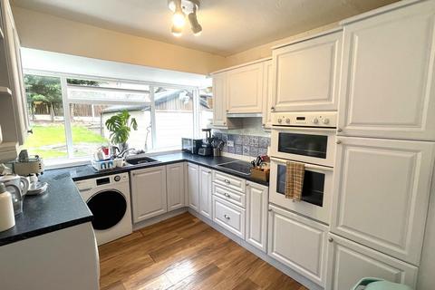 3 bedroom semi-detached bungalow for sale, Newlay Wood Crescent, Leeds LS18