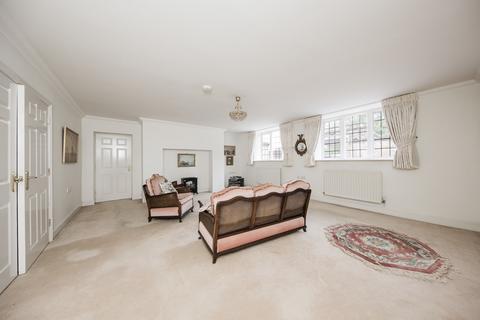 3 bedroom ground floor flat for sale, Frant Court, Frant