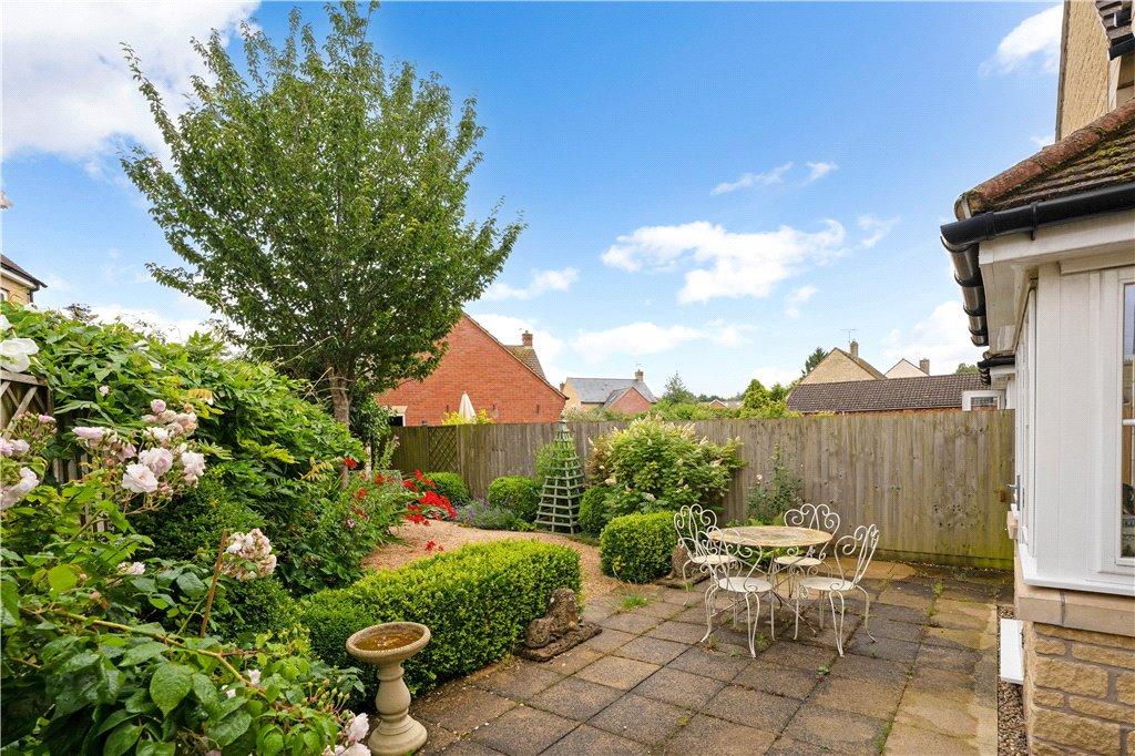 London Road, MoretonInMarsh... 4 bed detached house for sale £420,000