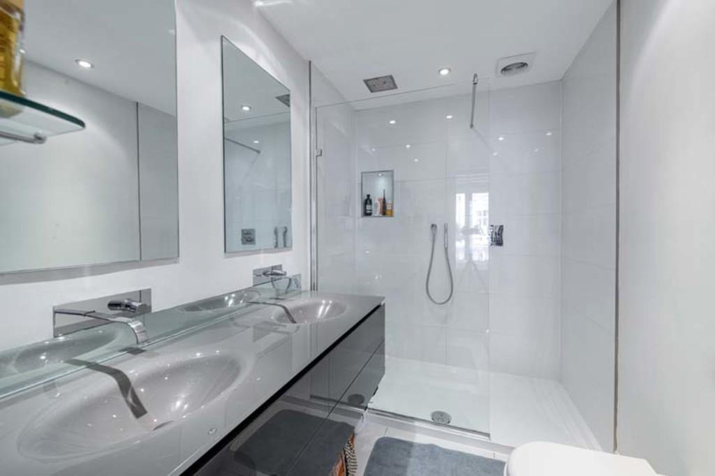 11 Manson Pl Bath 2