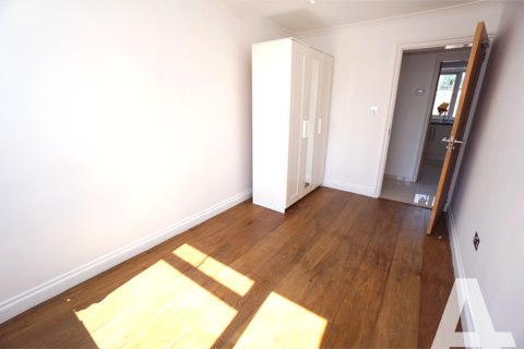 3 bedroom apartment to rent, Vera Court, London N22