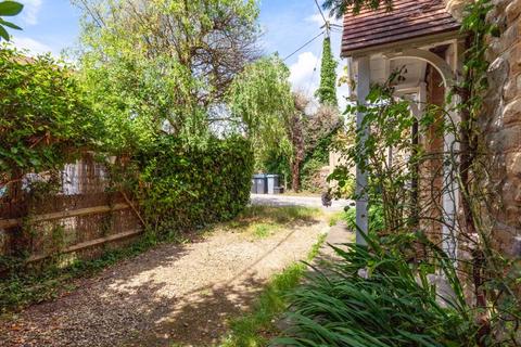 3 bedroom end of terrace house for sale, Laundry Lane, Aston OX18