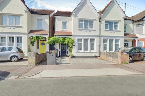 3 bedroom semi-detached house for sale, Carisbrooke Road, Westcliff-on-sea, SS0