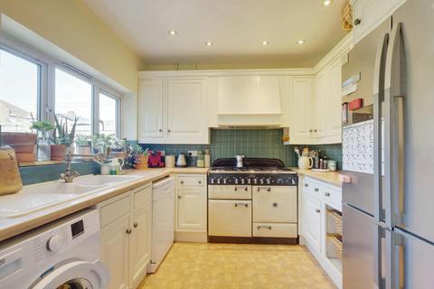 3 bedroom semi-detached house for sale, Carisbrooke Road, Westcliff-on-sea, SS0