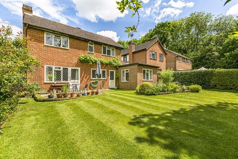 3 bedroom detached house for sale, Sherwood Close, Leatherhead