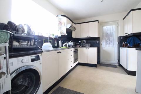 3 bedroom end of terrace house for sale, Rotherham Avenue, Luton