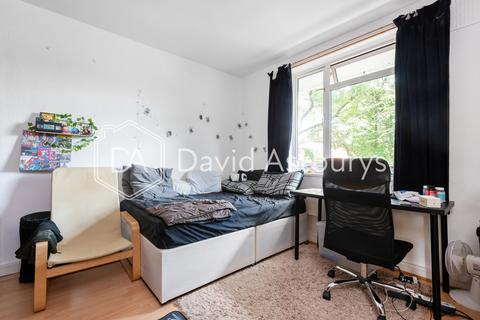 3 bedroom flat to rent, Priory Green, Islington, London