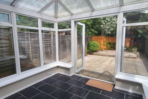 16 Farnefold Road, Steyning, BN44 3SN