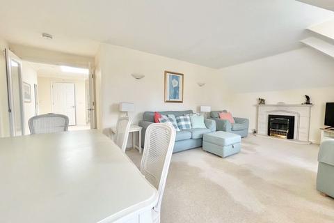 2 bedroom property for sale, Claremont Place, Claygate