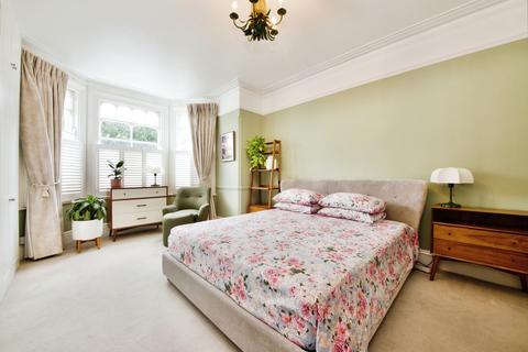 3 bedroom maisonette to rent, Rosebery Road, N10