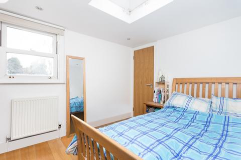 2 bedroom flat to rent, Killyon Road