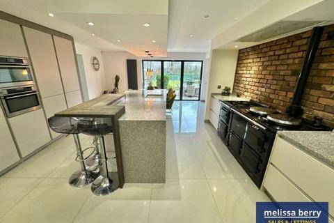 5 bedroom detached house for sale, Ringley Road, Manchester M45