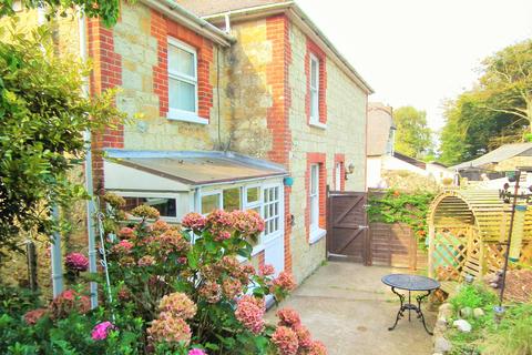 2 bedroom cottage to rent, High Street, Godshill