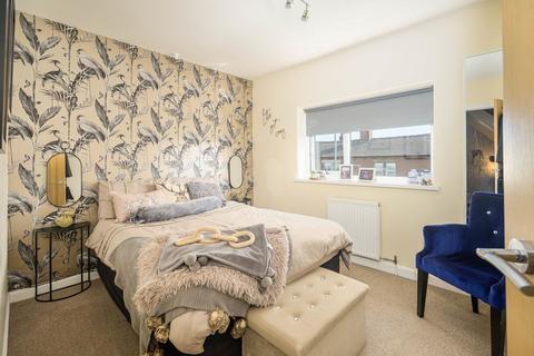 3 bedroom end of terrace house for sale, Drighlington BD11