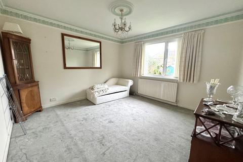 2 bedroom bungalow for sale, Twitten Way, Worthing, BN14