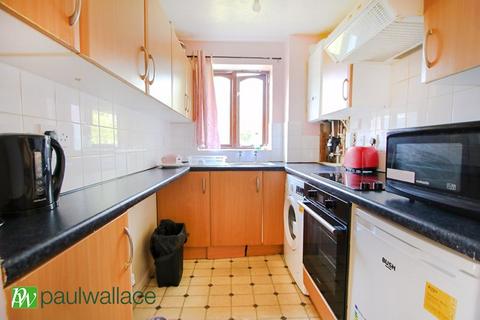 1 bedroom ground floor flat for sale, Victoria Close, Cheshunt