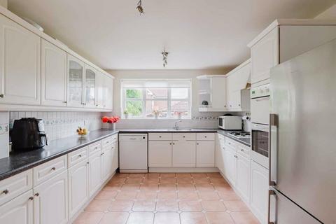 5 bedroom detached house for sale, Nore Road, Leigh-On-Sea SS9