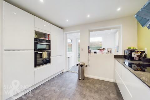 3 bedroom end of terrace house for sale, Howe Lane, Poringland, Norwich