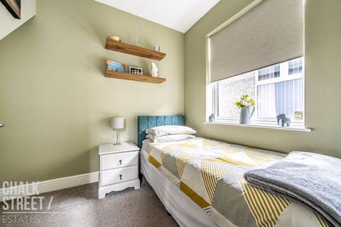 14 Hill Crescent, Hornchurch, RM11 2AP