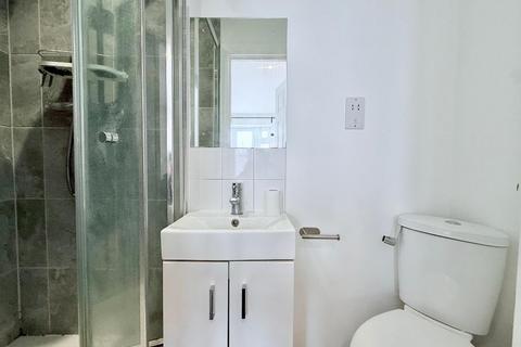 House share to rent, Long Drive, London, W3 7PP
