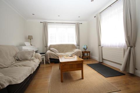 3 bedroom semi-detached house to rent, Edgware HA8