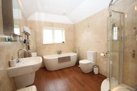 3 bedroom semi-detached house to rent, Edgware HA8