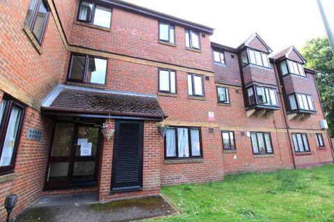 2 bedroom flat to rent, Stanwell TW19