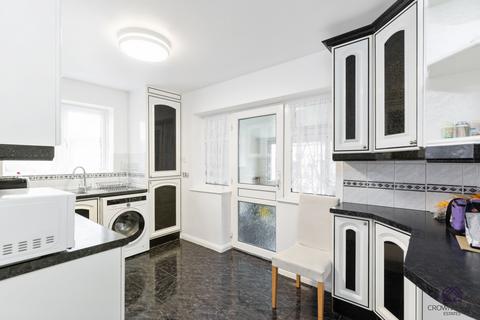 2 bedroom maisonette for sale, Mountside, Stanmore, HA7 2DS