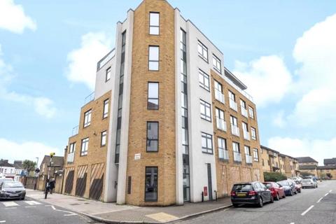 2 bedroom apartment to rent, Mantle Road, London, SE4