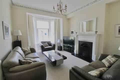 3 bedroom flat to rent, Blenheim Place, Top Floor, AB25