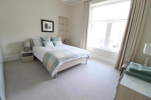 3 bedroom flat to rent, Blenheim Place, Top Floor, AB25
