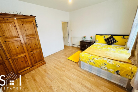 4 bedroom terraced house to rent, Townsend Road, Southall, UB1