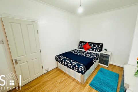 4 bedroom terraced house to rent, Townsend Road, Southall, UB1