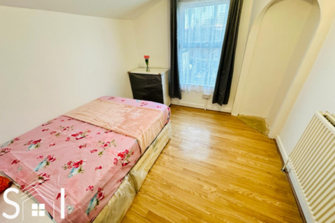 4 bedroom terraced house to rent, Townsend Road, Southall, UB1