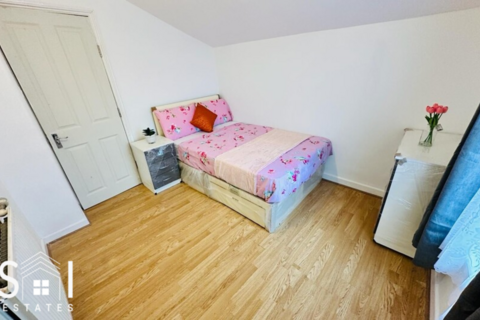 4 bedroom terraced house to rent, Townsend Road, Southall, UB1