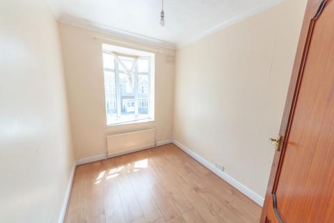 3 bedroom terraced house to rent, Ashburton Avenue, Ilford