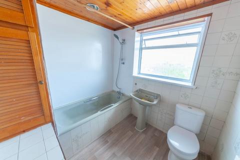 3 bedroom terraced house to rent, Ashburton Avenue, Ilford