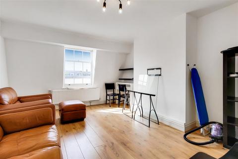 3 bedroom apartment to rent, Voltaire Road, Clapham