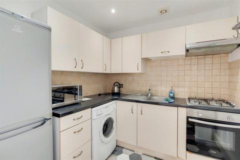 3 bedroom apartment to rent, Voltaire Road, Clapham