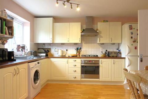 4 bedroom terraced house to rent, Tansy Avenue, Stotfold, Hitchin