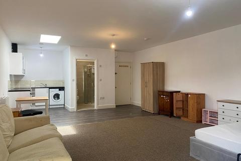 Studio to rent, Chipstead Valley Road, Coulsdon CR5