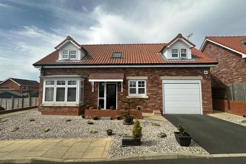 3 bedroom detached bungalow for sale, Paddock Close, East Ayton, Scarborough