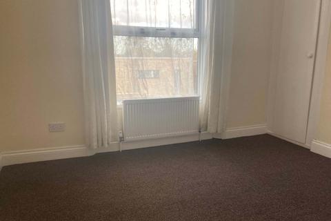 3 bedroom flat to rent, Albert Road, St. Mary Cray BR5