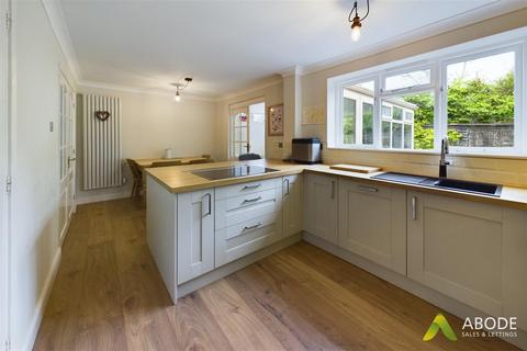 11 Skylark Close, Uttoxeter, ST14 8UA
